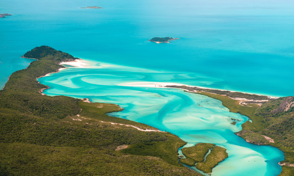 Sail the whitsundays at airlie beach