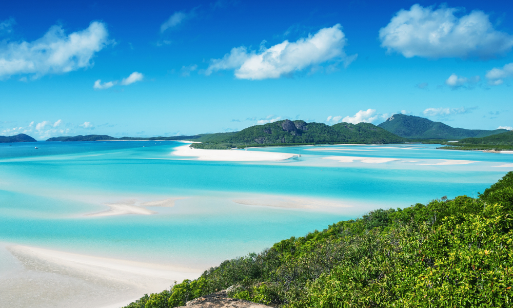 how many islands are in the whitsundays