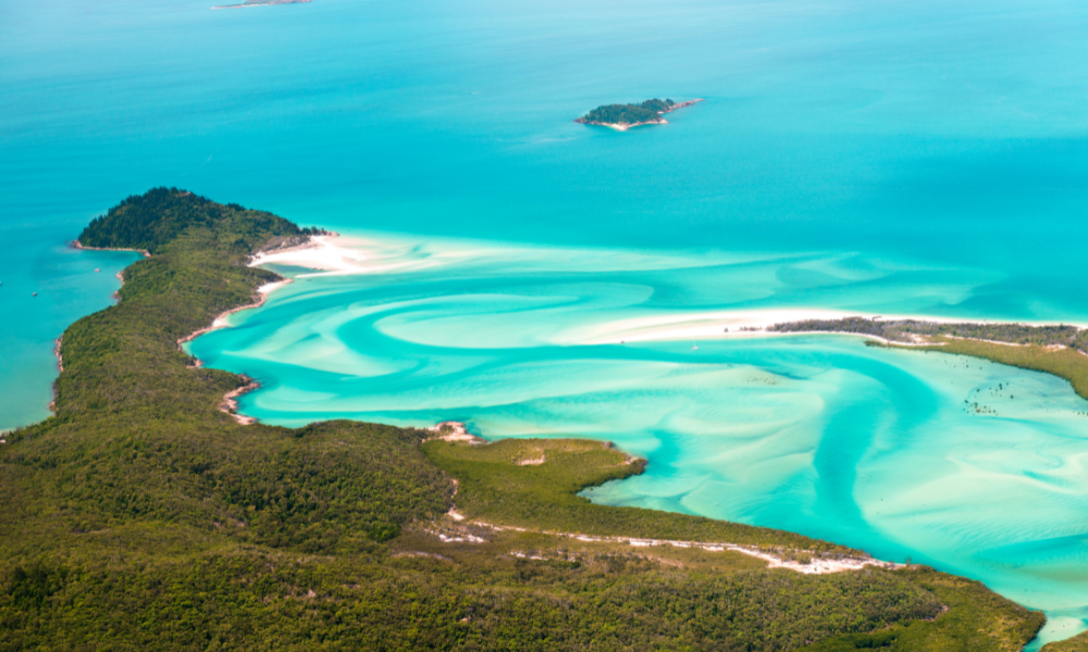 how to get from airlie beach to brisbane banner